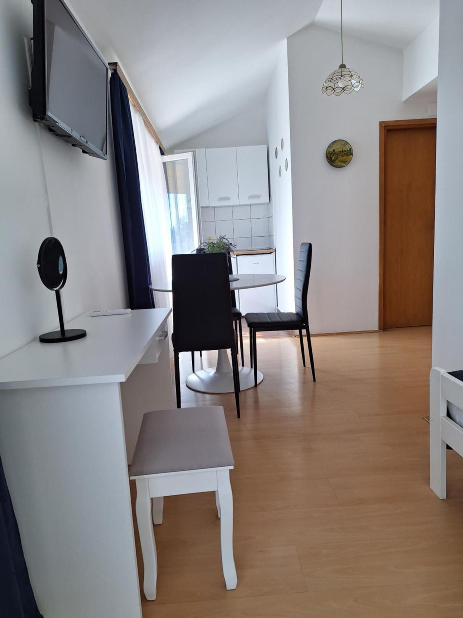 Apartments Kozjan Карловац Екстериор снимка