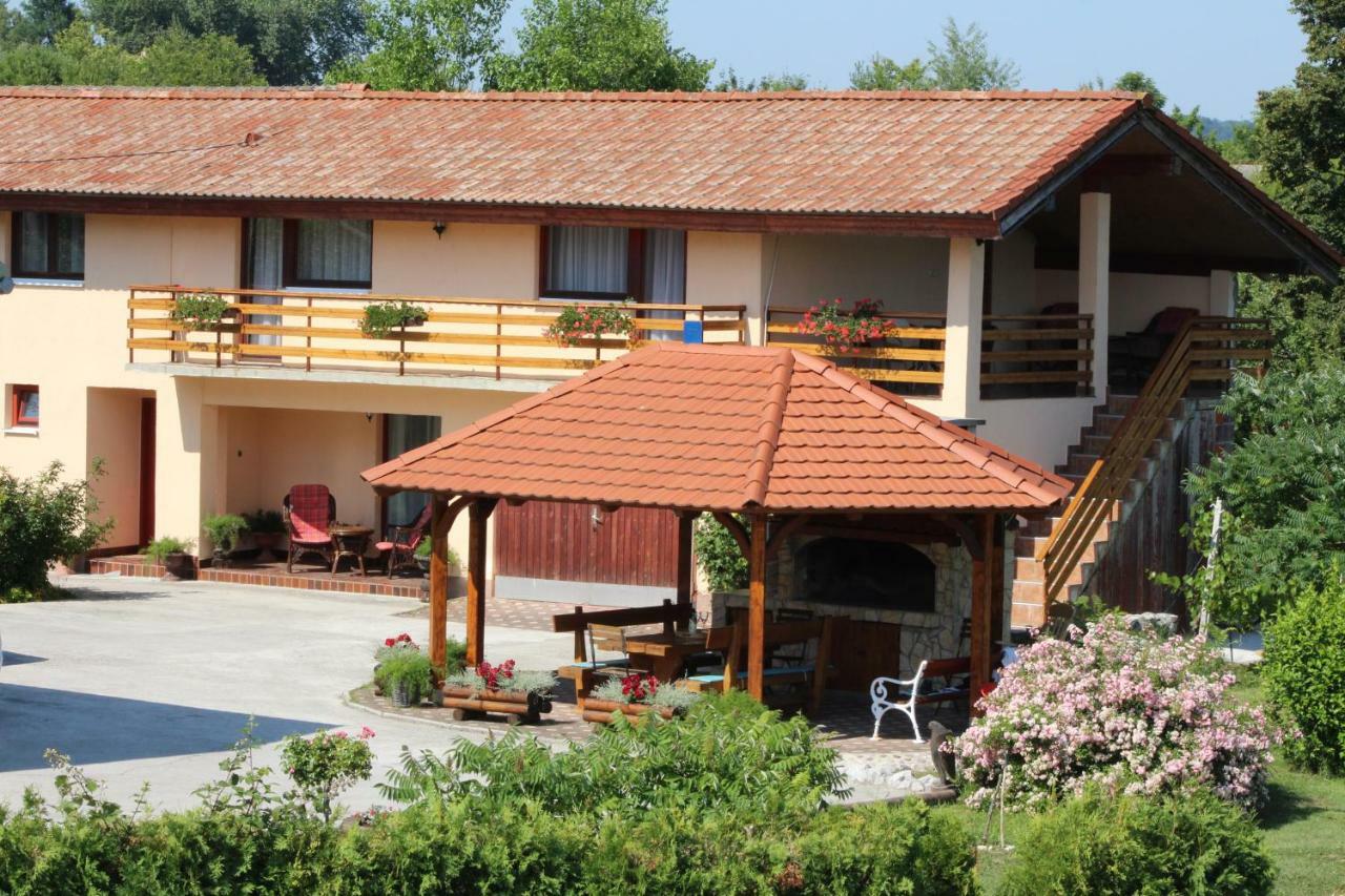 Apartments Kozjan Карловац Екстериор снимка